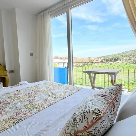 Frühstückspension Cunda Morisi 3*
