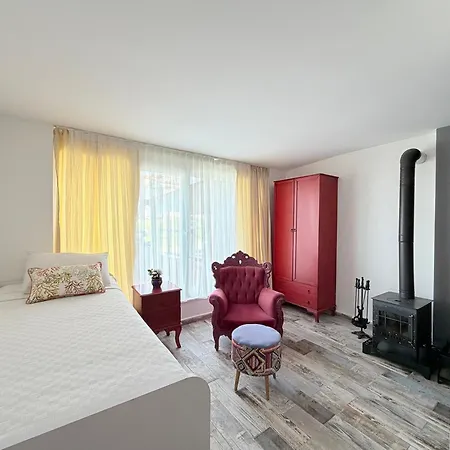Frühstückspension Cunda Morisi 3*